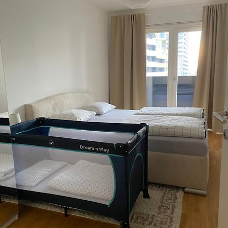 2 Bedroom Apartment Next To Metro U1 And Garage Parking 维也纳 外观 照片